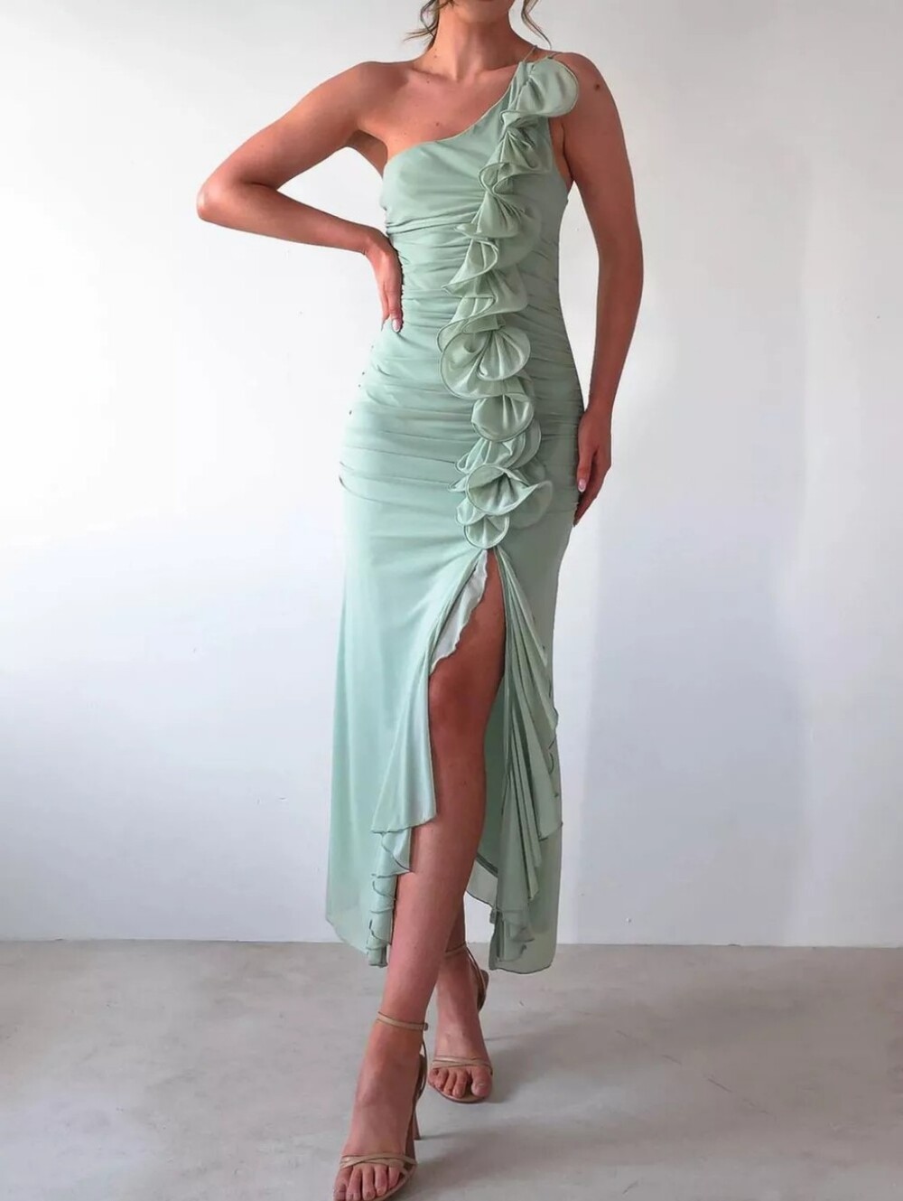 🌸Elegant Sage Green One Shoulder Ruffle Slit Dress
